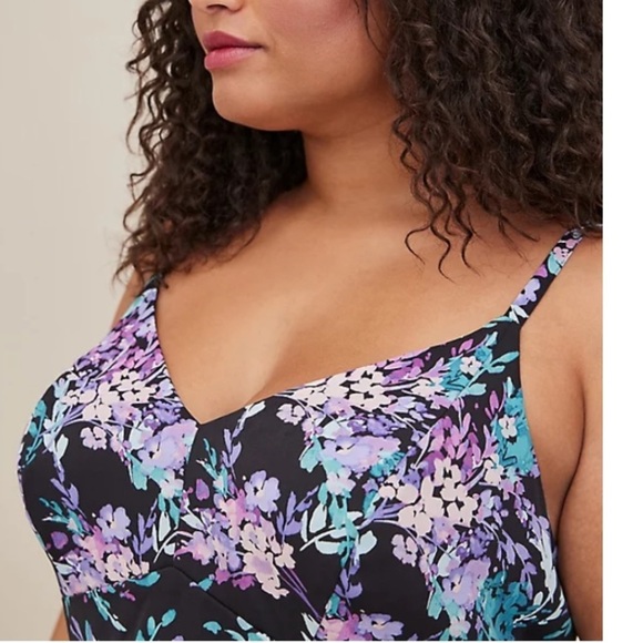 TORRID NWT PEPLUM STUDIO CREPE DE CHINE TOP - Picture 5 of 7